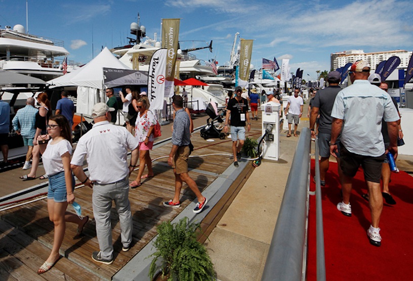 2026年美国劳德代尔堡游艇展览会FORT LAUDERDALE BOAT SHOW展馆内部展台环境实拍