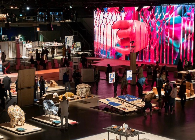 2026年荷兰设计周-荷兰时装周-荷兰时尚服装展Dutch Design Week参展商与海外采购商展台洽谈现场