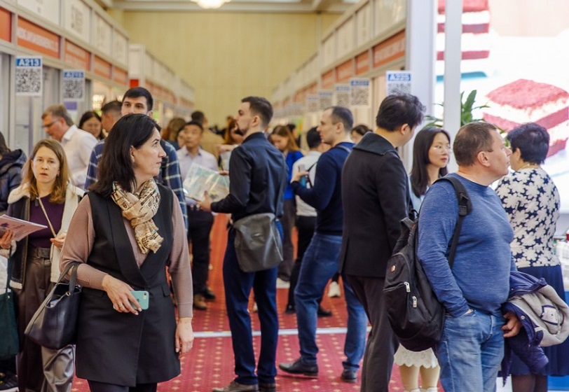2027年俄罗斯莫斯科食品配料展览会Global Ingredients Show参展商与海外采购商展台洽谈现场