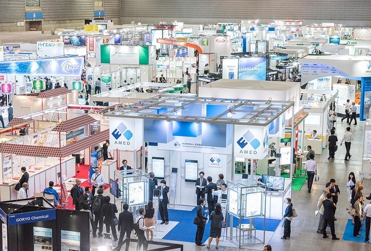 2026年日本横滨再生医疗展览会Regenerative Medicine Japan展馆现场，专业观众参观实况
