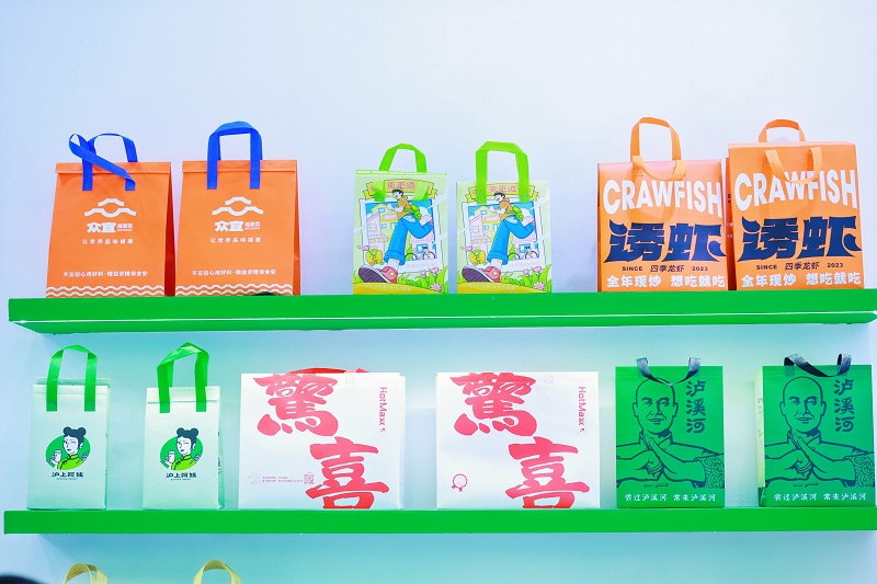 2027年中国（上海）包装容器展PACKCON参展商与海外采购商展台洽谈现场