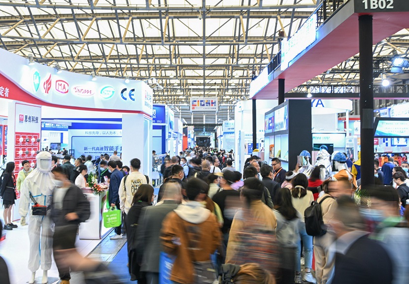 2026年中国劳动保护用品交易会CIOSH展馆现场,专业观众参观实况