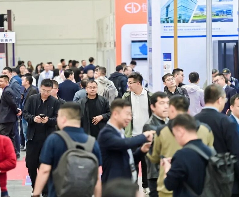 2027年(第二十二届)铜业大会暨铜产业博览会SMM CCIE参展商与海外采购商展台洽谈现场