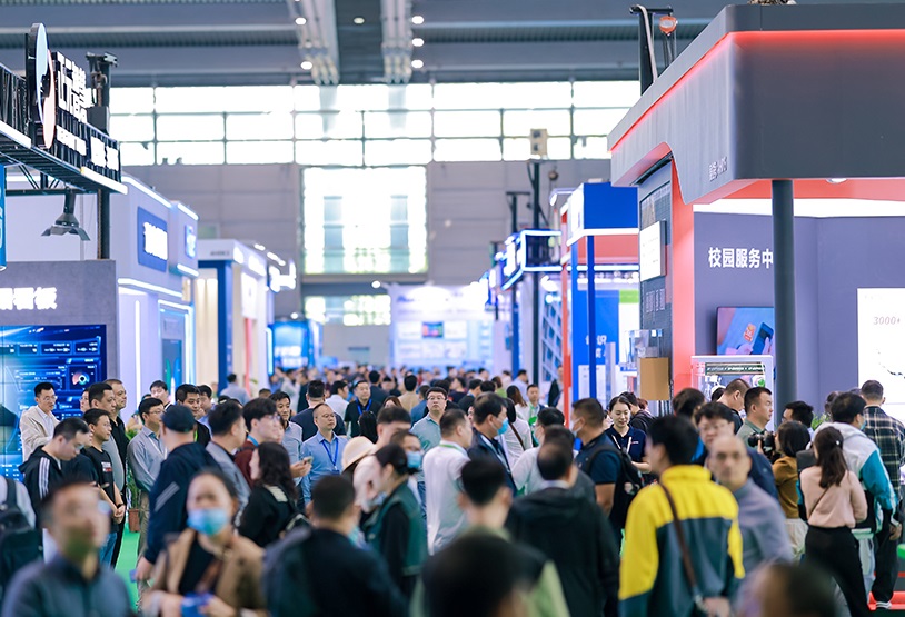 2026年中国(杭州)教育后勤展览会CCLE参展商与海外采购商展台洽谈现场