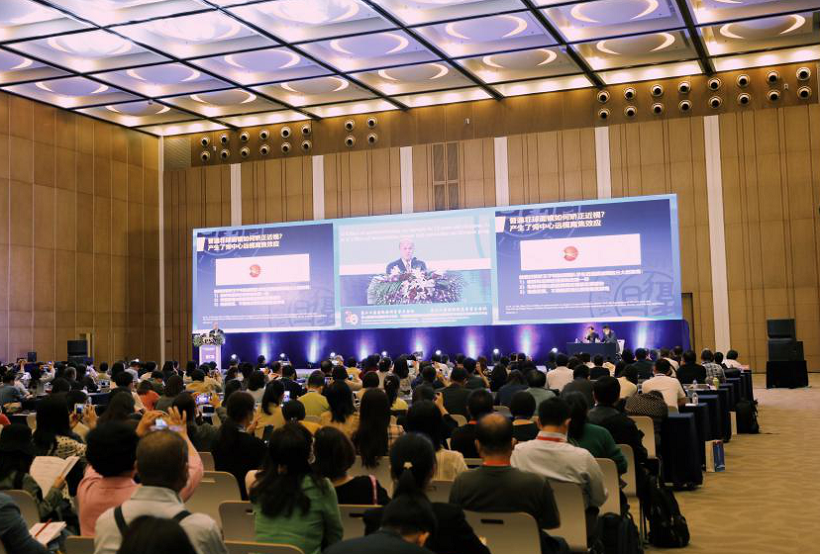 2027年上海国际眼科和视光技术及设备展览会COOC展馆现场,专业观众参观实况