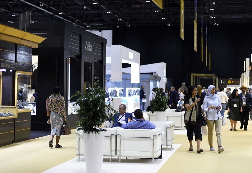 2026年中东迪拜珠宝首饰及科技展览会JGT DUBAI展会现场产品演示与行业交流活动