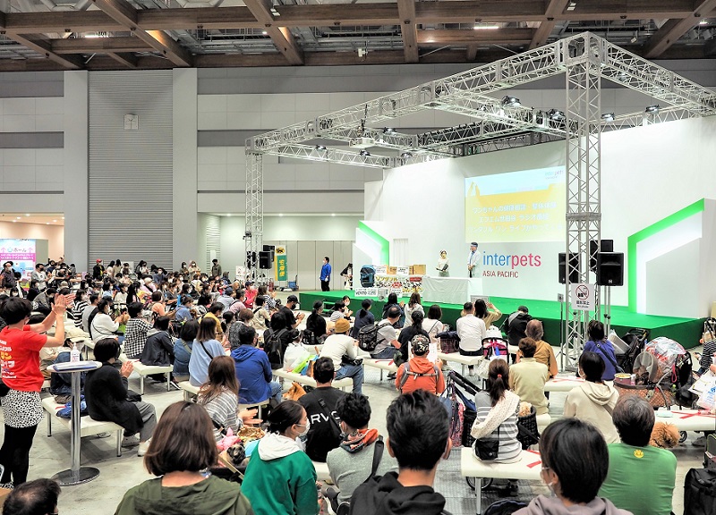2027年日本东京宠物用品展览会Interpets Asia Pacific展馆现场,专业观众参观实况