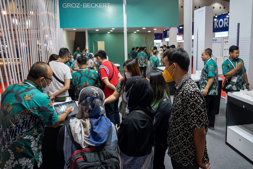 2027年印尼数码纺织及丝网印刷展览会INDO TEXPRINT展馆现场，专业观众参观实况