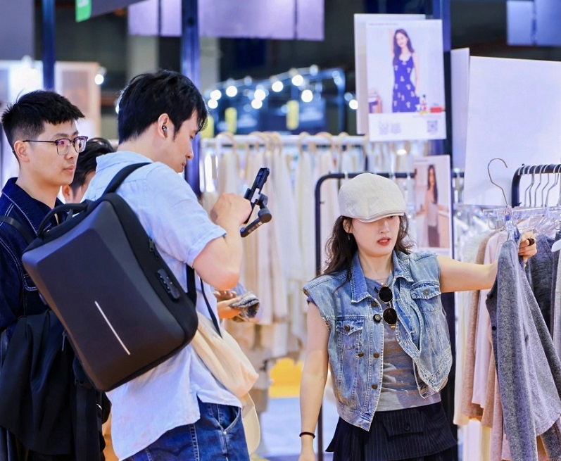 2027年上海时尚女装主题展LINK FASHION行业机械设备展品展台实拍