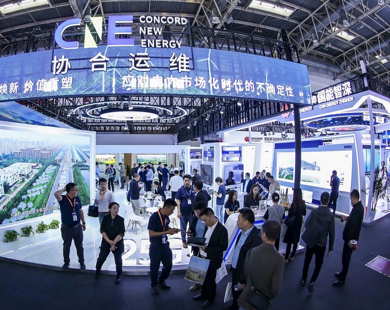 2026年北京新型储能大会暨展览会NES+参展商与海外采购商展台洽谈现场