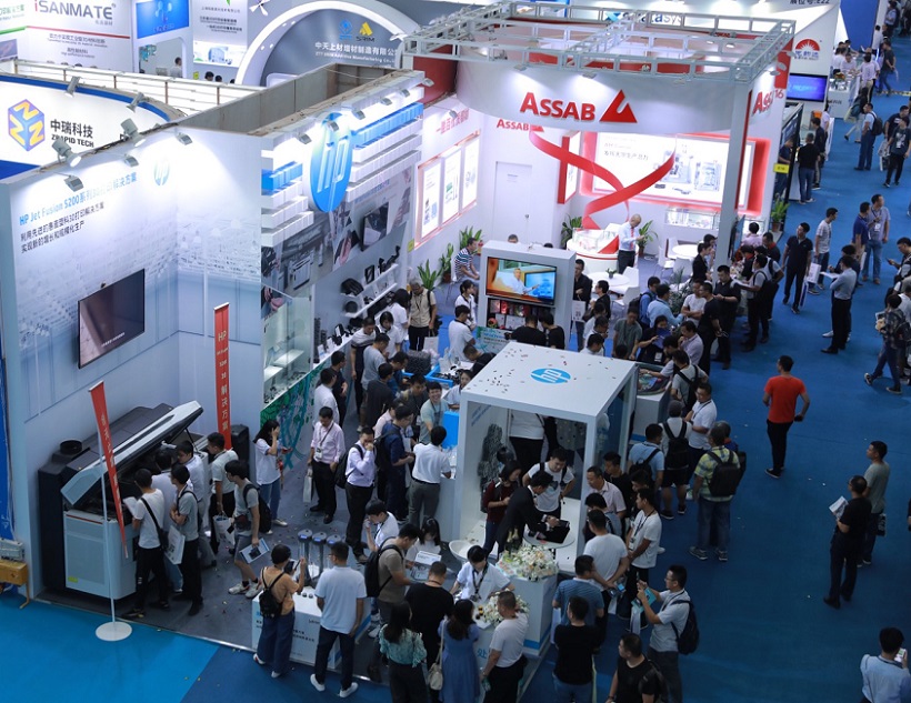 2026年深圳华南3D打印、增材制造展览会TCT Shenzhen展馆现场，专业观众参观实况