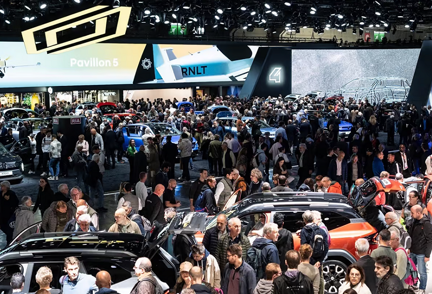 2026年法国巴黎车展Mondial de l’Auto展会现场产品演示与行业交流活动