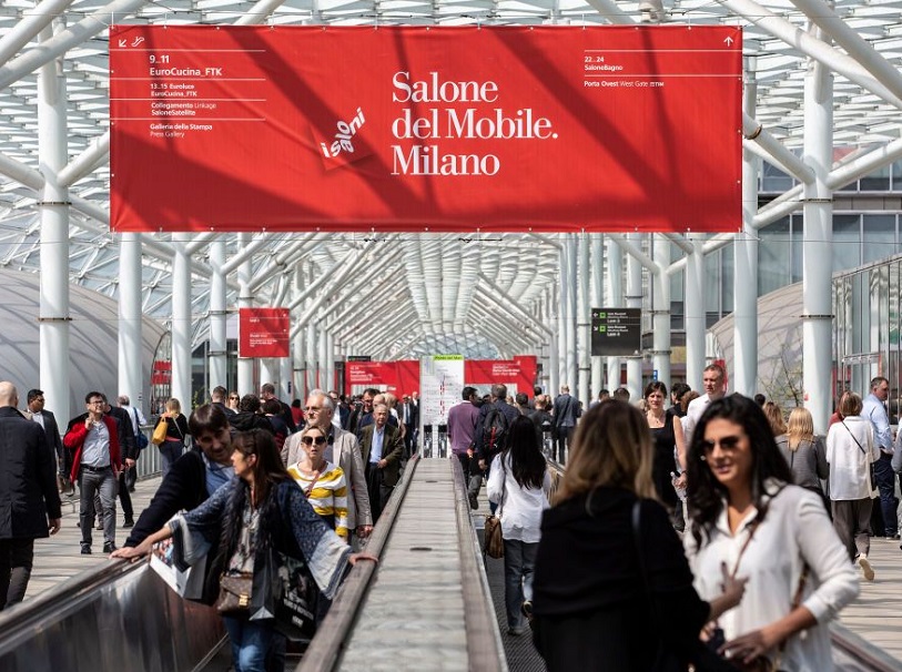 2027年意大利米兰家具展SALONE MILANOSalone del Mobile.Milano参展商与海外采购商展台洽谈现场