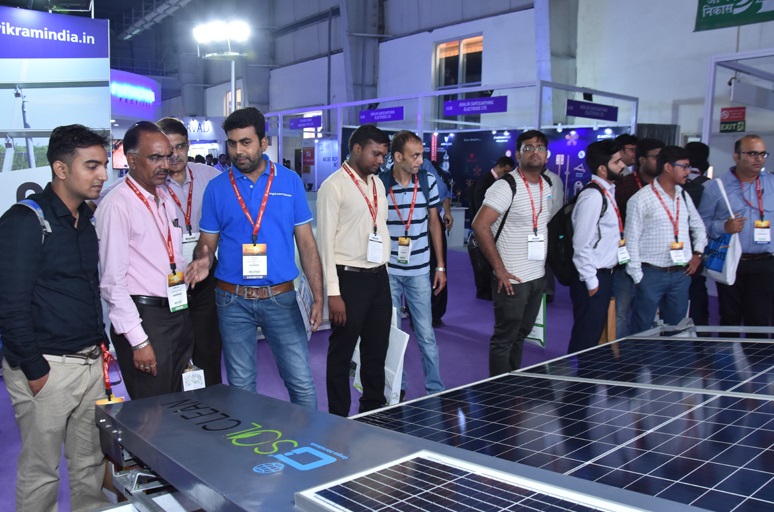 2026年印度新德里可再生能源、风能、太阳能展览会Renewable Energy India Expo参展商与海外采购商展台洽谈现场