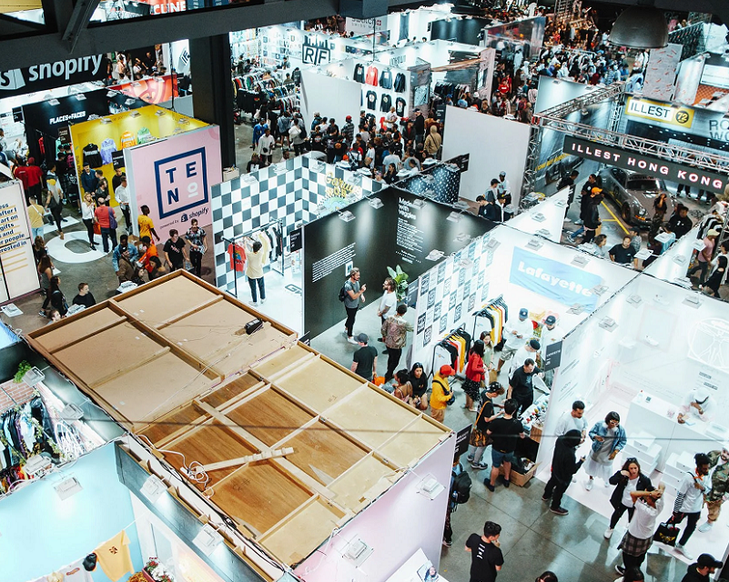 2026年美国ComplexCon大会ComplexCon参展商与海外采购商展台洽谈现场