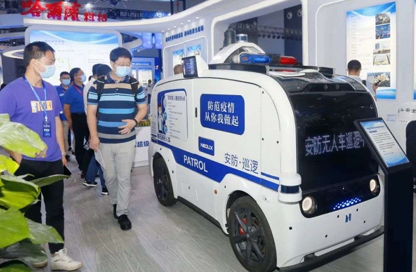 2026年西安科博会XATEC参展商与海外采购商展台洽谈现场