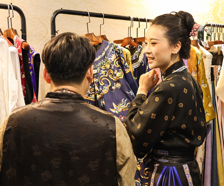 2027年上海服装定制主题展LINK FASHION行业机械设备展品展台实拍
