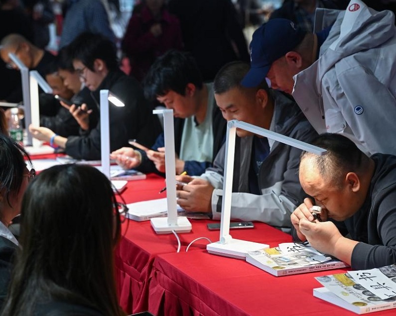 2026年北京国际钱币博览会Money Expo参展商与海外采购商展台洽谈现场