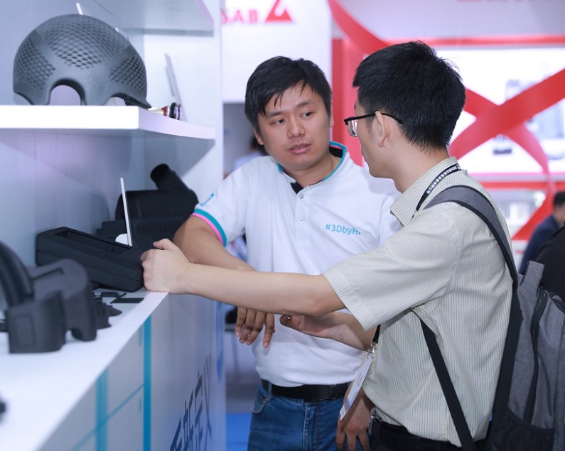 2026年深圳华南3D打印、增材制造展览会TCT Shenzhen参展商与海外采购商展台洽谈现场