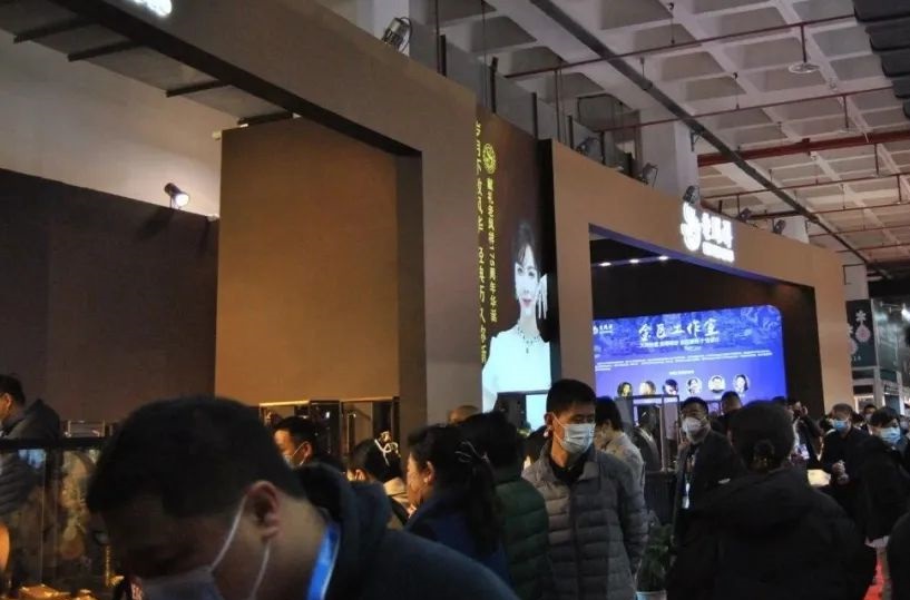 2026年中国（北京）国际珠宝展China International Jewellery Fair参展商与海外采购商展台洽谈现场