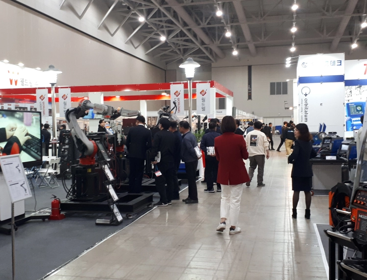 2027年韩国仁川焊接切割及激光设备展览会Welding & Sheet Metal Korea参展商与海外采购商展台洽谈现场