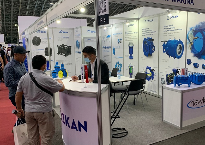 2026年乌兹别克斯坦塔什干暖通制冷展览会Aqua-THERM Tashkent展馆现场，专业观众参观实况