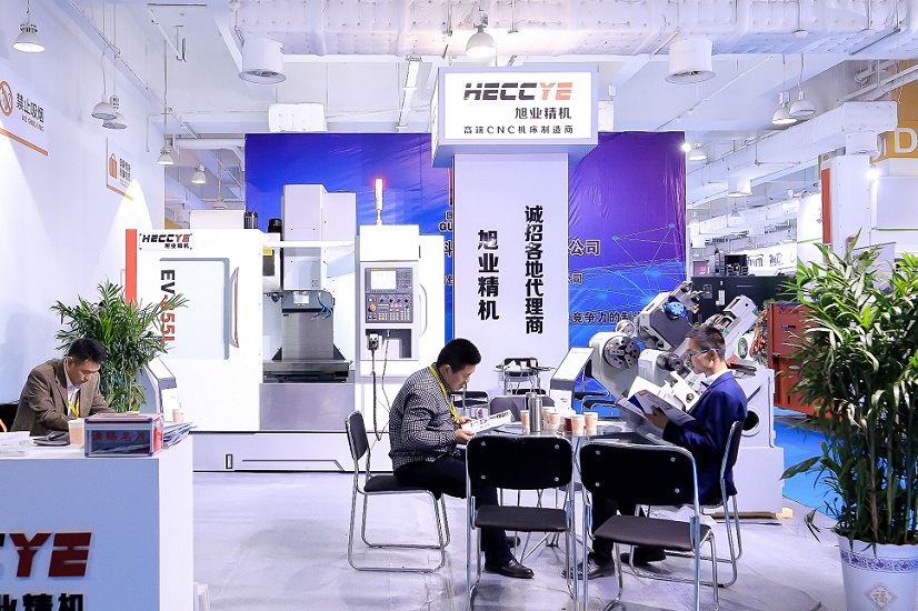 2026年山东(潍坊)装备制造业展览会CIEME展馆现场,专业观众参观实况