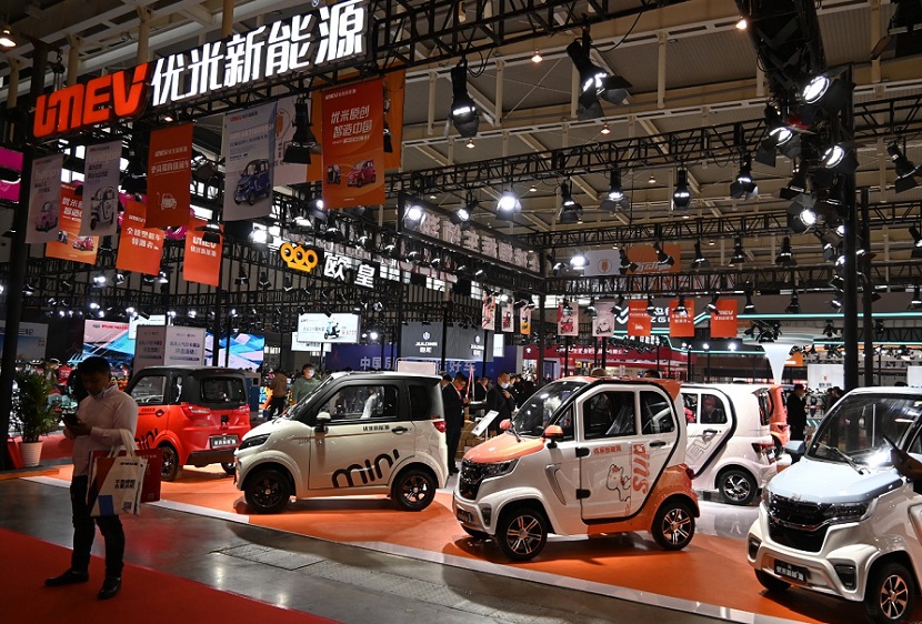 2026年苏交会-江苏南京新能源电动车及汽车展CHINA E BIKE参展商与海外采购商展台洽谈现场