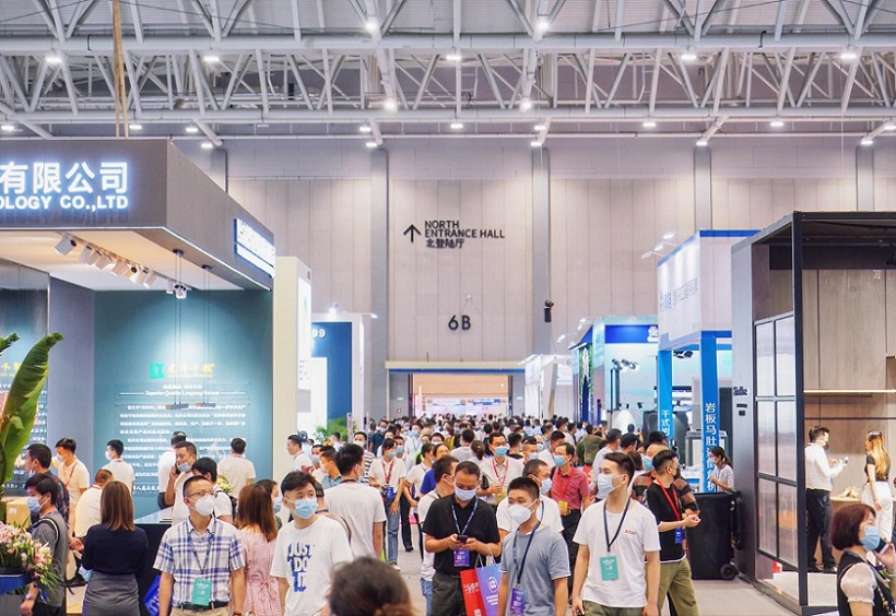 2027年佛山潭洲陶瓷展FOSHAN UNICERAMICS EXPO参展商与海外采购商展台洽谈现场