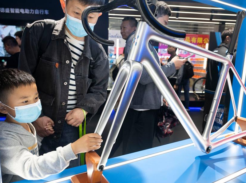 2026年广州国际自行车展CEBIKE展馆现场,专业观众参观实况