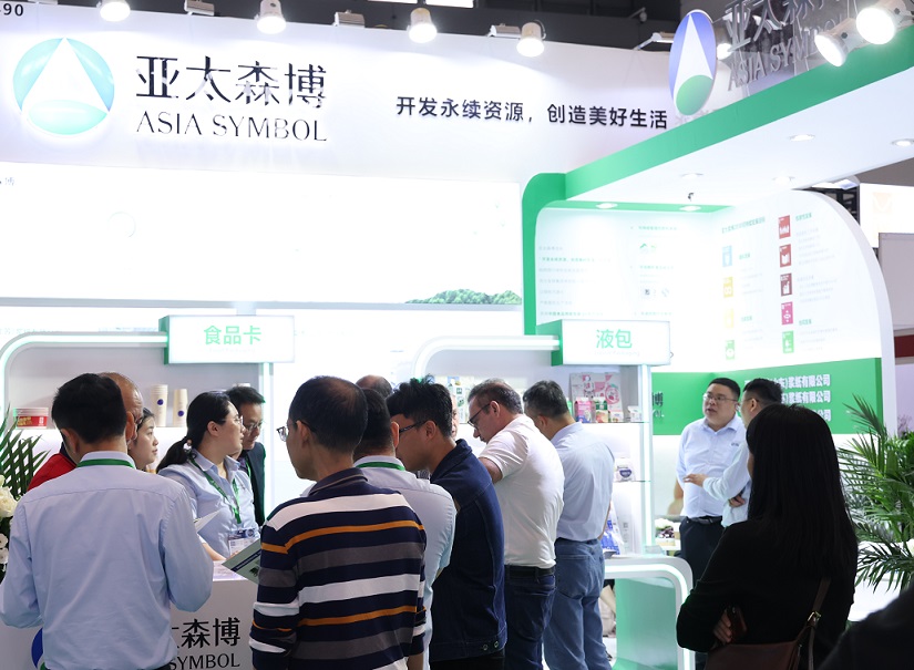 2027年上海国际纸展SINOPAPER参展商与海外采购商展台洽谈现场