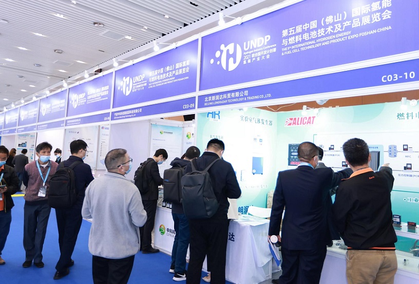 2026年中国氢能产业大会UNDP展馆现场,专业观众参观实况
