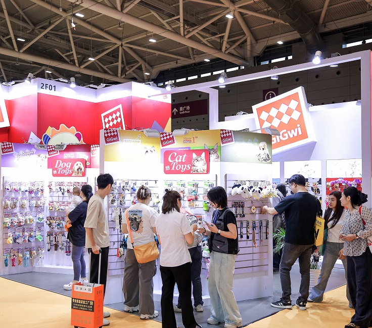 2026年深圳宠物用品博览会暨定制/跨境选品节SCPE参展商与海外采购商展台洽谈现场