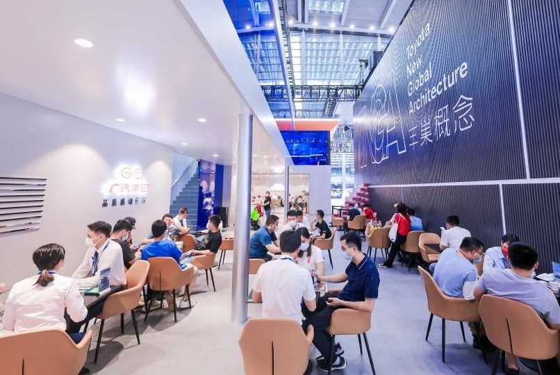 2026年深圳国际车展IAS展馆现场,专业观众参观实况