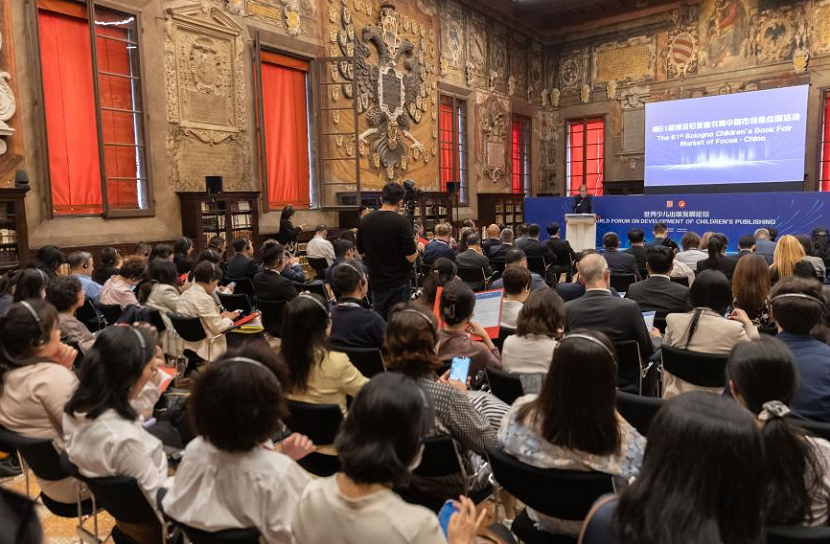 2027年意大利博洛尼亚童书展览会Bologna Childrens Book Fair展馆现场,专业观众参观实况