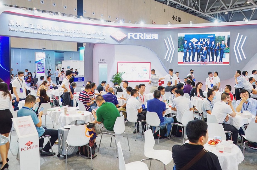2027年佛山潭洲陶瓷展FOSHAN UNICERAMICS EXPO参展商与海外采购商展台洽谈现场