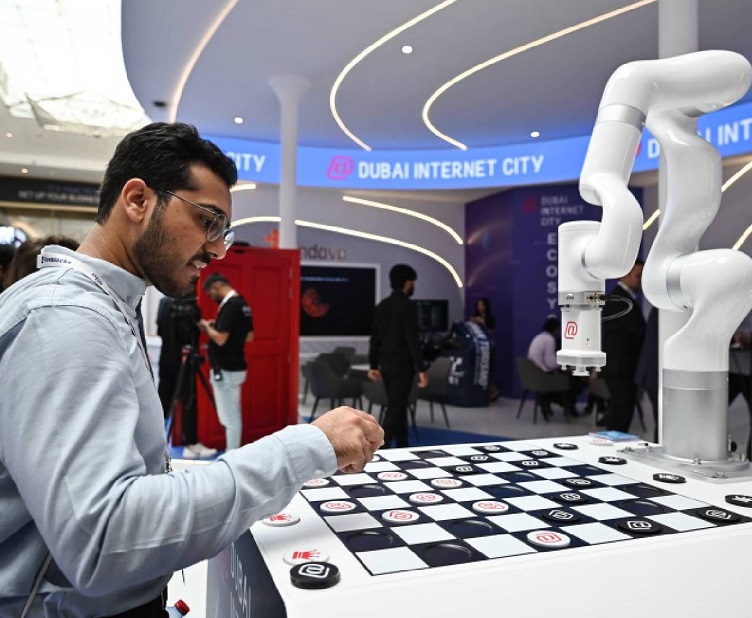 2026年中东阿联酋迪拜AI人工智能、代码、编程展览会Code DXB展馆现场,专业观众参观实况