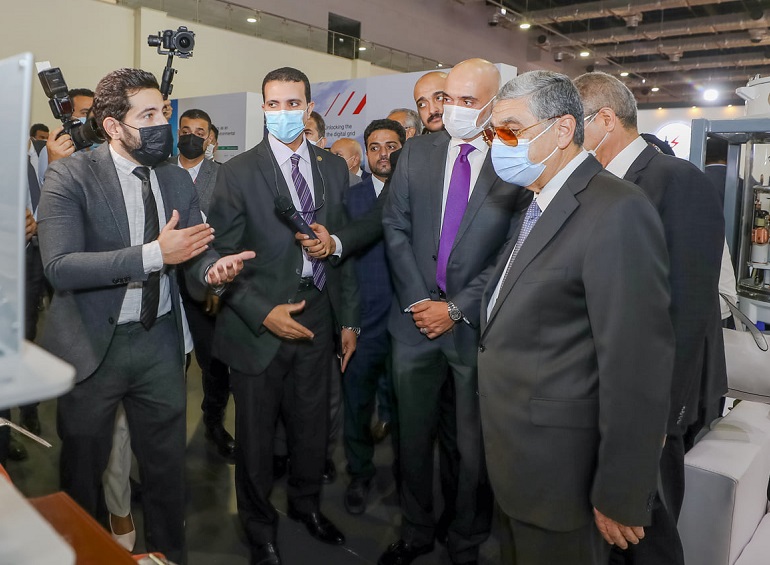 2026年埃及开罗电力、照明及新能源展览会EGYPT ENERGY参展商与海外采购商展台洽谈现场