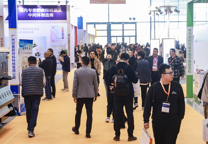 2027年杭州国际数码印花工业应用展TSCI参展商与海外采购商展台洽谈现场