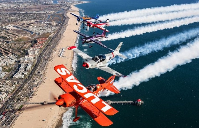 2026年美国海上航空展Pacific Airshow展馆现场,专业观众参观实况