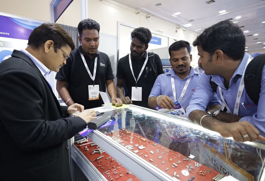 2027年印度紧固件展India Fastener Show参展商与海外采购商展台洽谈现场