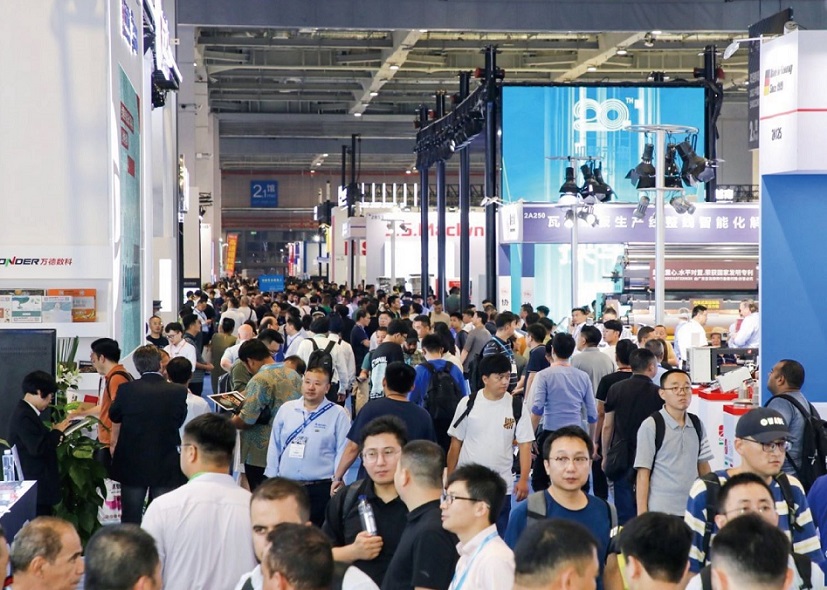 2027年中国国际瓦楞展SINO CORRUGATED SOUTH参展商与海外采购商展台洽谈现场
