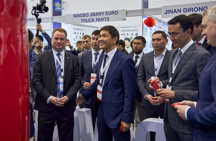 2027年法兰克福哈萨克斯坦汽配展览会Automechanika Astana参展商与海外采购商展台洽谈现场