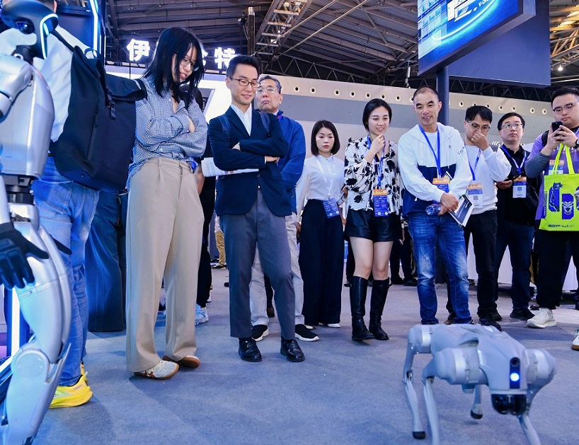 2026年深圳亚洲电子生产设备暨微电子工业展览会NEPCON ASIA参展商与海外采购商展台洽谈现场