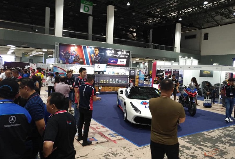 2026年马来西亚汽配及摩配展览会MIAPEX参展商与海外采购商展台洽谈现场