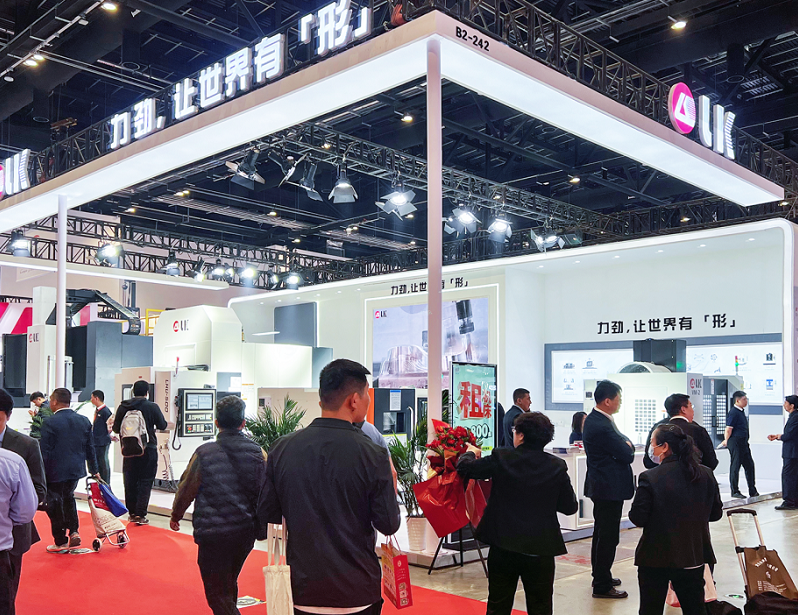 2026年郑州衡器与计量技术设备展览会CZWM展馆现场,专业观众参观实况