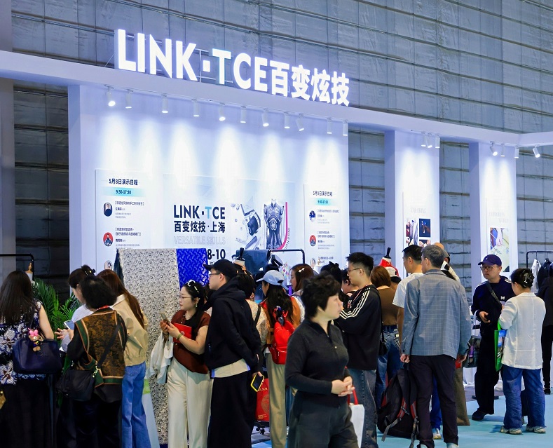 2027年上海服装定制主题展LINK FASHION展馆现场,专业观众参观实况