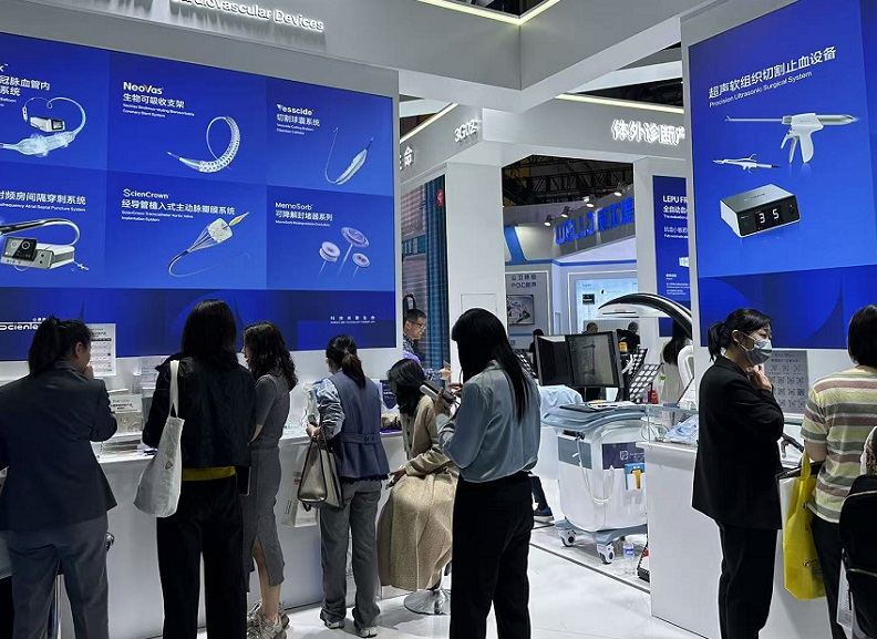 2027年中国（上海）国际医疗器械展览会CMEF展馆内部展台环境实拍