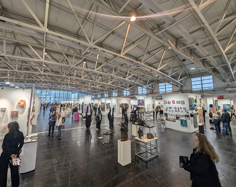 2026年德国法兰克福艺术展览会Discovery Art Fair展会现场产品演示与行业交流活动
