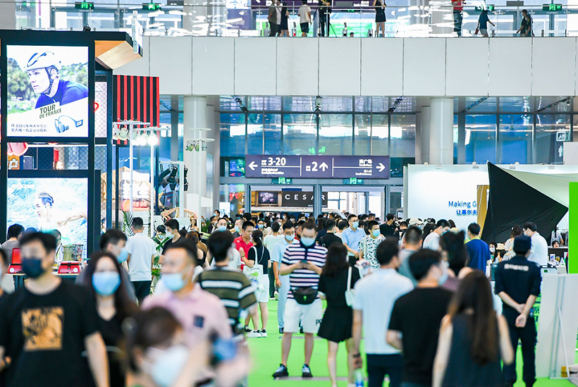 2026年广州国际户外用品展COSP展馆现场,专业观众参观实况